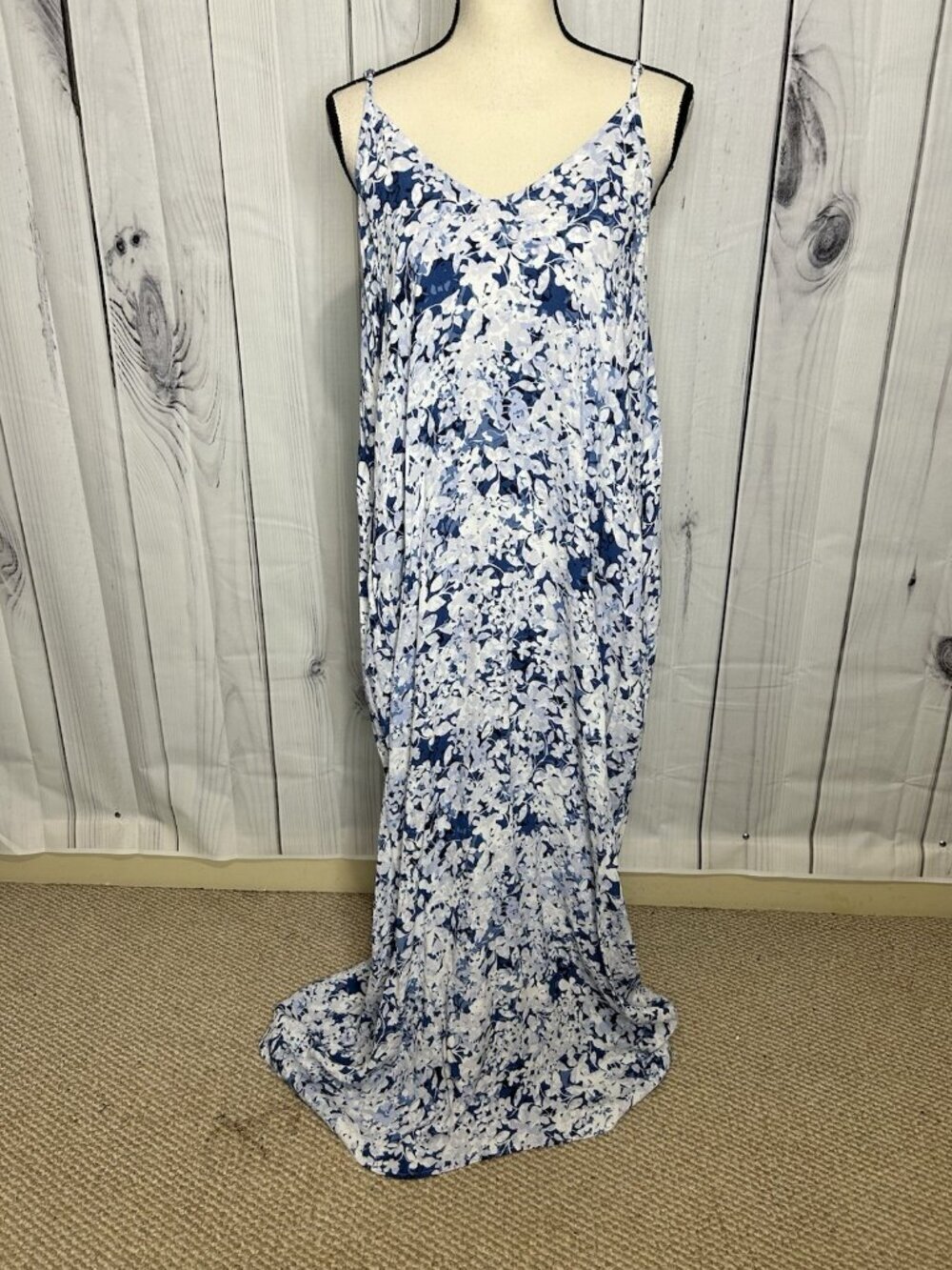 Love Stitch Maxi Dress Blue Floral Sleeveless Strappy Sz M/L V-Neck